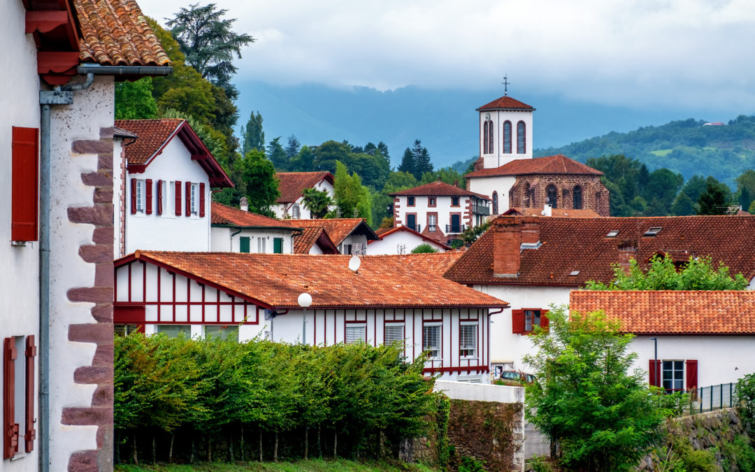 Investir dans l’immobilier au Pays basque : conseils et astuces pour réussir son investissement
